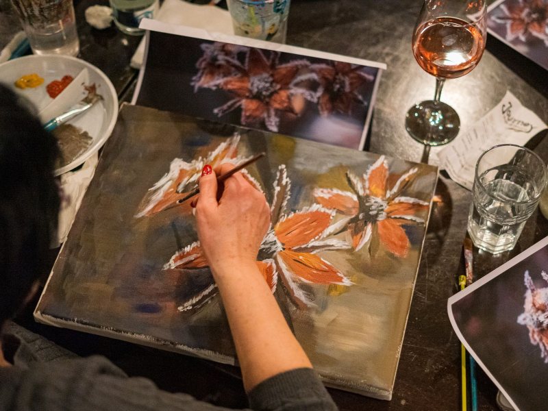 Pictura in acril cu un pahar de vin alaturi Wine and paint nighit